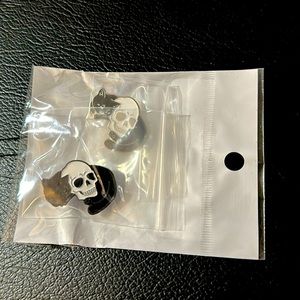 Brand new black cat skull pins
